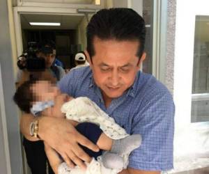 El hermano de Belkis Rosibel Hernández llevó a la bebé hasta el Tribunal de Sentencia.