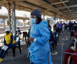 Las autoridades sanitarias en todo el mundo están en alerta por la rápida expansión de esta variante detectada inicialmente en India, más contagiosa que el resto especialmente entre la población no vacunada. Foto: AFP