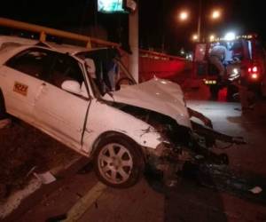 Fatal accidente deja dos personas muertas y una herida en la colonia 21 de Octubre.