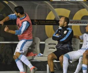 Pese a tener una lesión, Suárez no aceptó que no lo dejarán jugar contra Venezuela. Foto: AFP