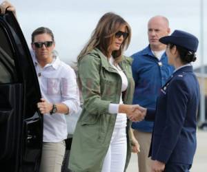 La primera dama de los Estados Unidos, al momento de salir de Joint Base Andrews, Maryland, rumbo a McAllen. Foto: Agencia AFP.
