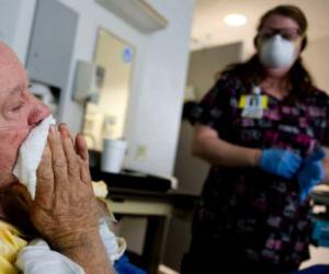 Autoridades sanitarias hacen un llamado a la población para que se vacune y tome todas las medidas de prevención.