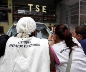 Para las elecciones primarias de 2017 y las generales de ese mismo año el entonces Tribunal Supremo Electoral (TSE) contrató un poco más de cinco mil custodios.