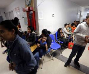 El gobierno confía en que obligar a los solicitantes de asilo a esperar en México desaliente las peticiones con poco sustento y contribuya a reducir los más de 800.000 casos acumulados en los tribunales de inmigración. (Foto: AP)