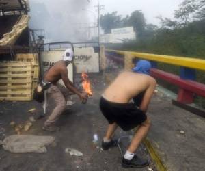 Los forcejeos se registraron en dos puntos de Santa Elena de Uairén. Foto: AFP