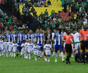 Corría el primer tiempo cuando cayó el gol del Tri al minuto 34, pese a que la Selección de Honduras daba destellos de un buen fútbol y jugadas peligrosas. Foto: Ronal Aceituno / Grupo OPSA.