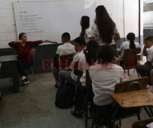 Un grupo de alumnos de un colegio capitalino estaban en reforzamiento para luego realizar su examen de recuperación.