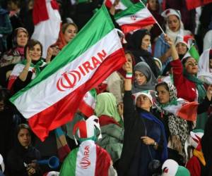 Una delegación de la FIFA asistió al partido para asegurarse de que Irán cumplía su promesa de permitir la entrada a las mujeres. (AFP)