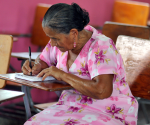 La Secretaría de Educación comenzó con la alfabetización en 2023; muchas de los hondureños que aprendieron a leer y escribir son adultos mayores.
