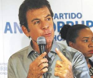 Salvador Nasralla pide a la oposición en Honduras que se una para pedir reformas electorales.