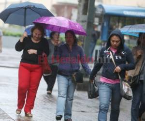 Se espera que el frente frío deje lluvias moderadas y leves en varios departamentos del país. Foto: EL HERALDO.