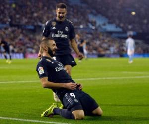 El delantero francés Karim Benzema celebrando su gol con el Real Madrid ante el Celta de Vigo en Balaídos. (AFP)