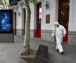 El gobierno de Pedro Sánchez tiene previsto anunciar este martes el plan para comenzar a aliviar a mediados de mayo el rígido confinamiento de la población que rige desde el 14 de marzo. Foto: AFP.