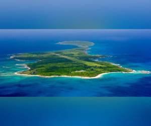 Islas del Cisne se localizan en el Caribe hondureño a unos 210 kilómetros de Punta Castilla, en Trujillo. Está formada por tres islas: Cisne Grande, Cisne Pequeño y el Cayo Pájaro Bobo.