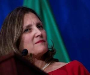 Ministra de Relaciones Exteriores canadiense, Chrystia Freeland. Ottawa decidió, entre otras medidas, prohibir la presencia en su territorio a 52 funcionarios de Venezuela, Rusia y Sudán del Sur, a quienes acusa de ser corruptos o estar vinculados a violaciones de derechos humanos. Foto: AFP