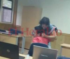 El joven habría aprovechado que nadie estaba en el aula para realizar el ataque.