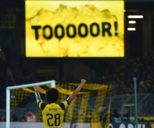 El belga Axel Witsel cerró la goleada del Dortmund que lo catapulta como único líder de la Bundesliga alemana. Foto / AFP