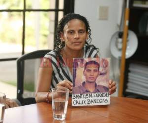 Yahaira Lizeth Banegas busca a su hermano Santos Alexander Cálix Banegas, quien desapareció hace más de cuatro años.