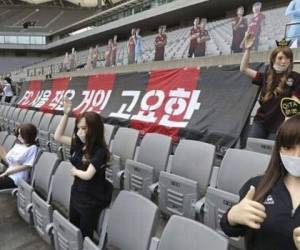 El FC Seoul asegura que se trata de maniquíes y no de muñecas. Foto: Agencia AP.