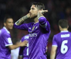 El festejo de Sergio Ramos molestó a los aficionados del Sevilla en el estadio Sánchez Pizjuán (Foto: Agencia AP)