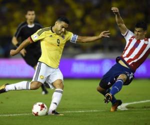 Radamel Falcao no pudo llevar a Colombia al triunfo ante Paraguay. (AFP)