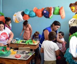 La motivación de los alumnos y docentes es contribuir para mejorar el ambiente en sus planteles y comunidades, dejándolo de manifiesto a través de la segunda venta de productos reciclados.