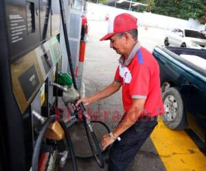 Los consumidores pagarán más este lunes por las gasolinas. Foto: Archivo/ EL HERALDO.