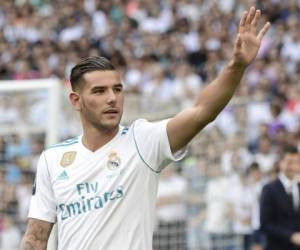 El Real Madrid presentó oficialmente a Theo Hernández ante miles de madridistas en el Santiago Bernabéu (Foto: Agencia AFP)