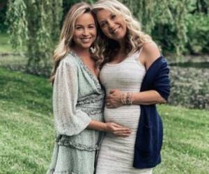Breanna Lockwood y su madre Julie anunciando el embarazo. Foto: Instagram
