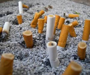 Investigadores concluyeron que estos cigarrillos, que tienen filtros agujereados, explicarían el aumento en los últimos 50 años del adenocarcinoma pulmonar. Foto: Ficklr