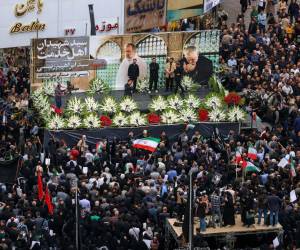 Irán declaró el lunes cinco días de luto por la muerte, en un accidente aéreo de su presidente Ebrahim Raisi, un ultraconservador en el poder desde hacía tres años y que era considerado uno de los favoritos para suceder al ayatolá Ali Jamenei, líder supremo.