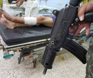 En el Hospital Escuela Universitario (HEU), fueron atendidos los heridos en el enfrentamiento entre la Policia Militar y la pandilla 18. Foto Cortesía