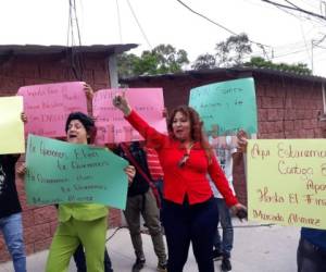Militantes del Partido Liberal de Honduras apoyaron este miércoles a Elvin Santos. (Foto: Álex Pérez / EL HERALDO)