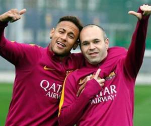 Con esta imagen Neymar posteó un emotivo mensaje a su amigo Iniesta tras anunciar su retiro. Foto @neymarjr