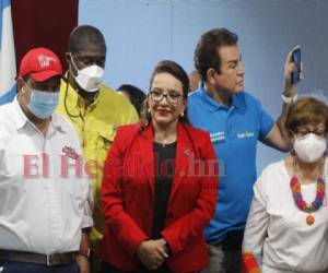 La militancia de Libre y sus aliados salieron a celebrar ayer en varias zonas del país. Anoche en la sede de Libre en la colonia Humuya de la capital, el alcalde electo, Jorge Aldana, acompañado por líderes del partido, compareció para declararse ganador y agradecer a sus seguidores. Por la noche, los activistas celebraron en los bulevares de la ciudad.