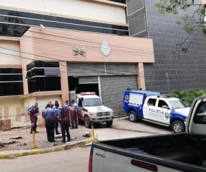 Los restos de la mujer fueron trasladados a la morgue de la capital de Honduras. Foto: Estalin Irías/EL HERALDO.