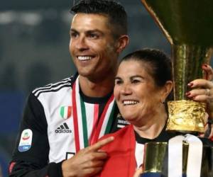Cristiano Ronaldo junto a su madre Dolores. Foto AFP