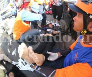 Esta aficionada fue asistida en la pista olímpica del Estadio Nacinal. Foto Johny Magallanes/ Grupo OPSA