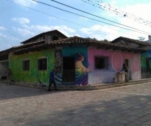 El talento de los muralistas se refleja en las obras en Cantarranas. (Foto: El Heraldo Honduras)