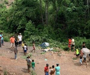 Los cuerpos de los hombres estaban en medio de un basurero de la zona.