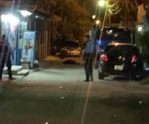 Agentes de la Policía Nacional acordonaron la escena del crimen.