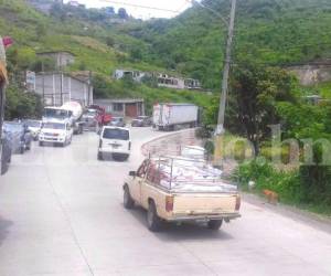 Las largas colas en la autopista sureña aún continúan y la espera es de más de 40 minutos, según los ciudadanos que circulan por el sector. Foto: Edwin Ordóñez / EL HERALDO.