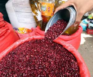 La medida de frijol rojo importado de Nicaragua ha aumentado a 135 lempiras en el mercado Las Américas.
