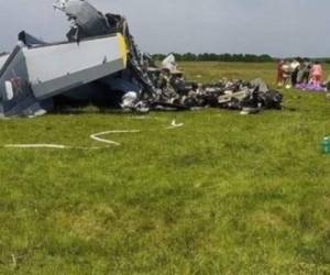 Autoridades informaron que el accidente se produjo por el fallo de uno de los motores del avión. FOTO CORTESÍA: Twitter