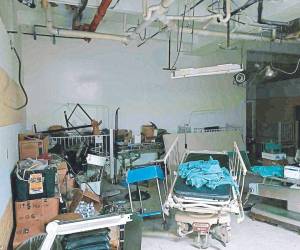En total abandono se encuentra la sala de quirófanos en el Hospital Escuela. Solo cinco quirófanos funcionan en el área de adultos.