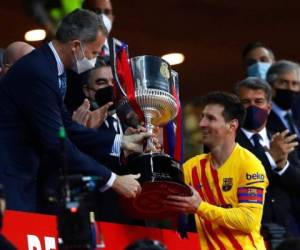 Laporta, que regresó a la presidencia del Barça en las elecciones de marzo, celebró el título conseguido por la entidad, para cambiar el clima negativo que parecía haberse instalado en el equipo desde hace meses. Foto: AP
