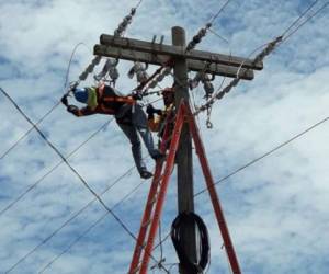 La empresa justificó la reparación de postes y el mantenimiento de las líneas de energía, por lo que interrumpirá el servicio por ocho horas, según se explica en sus redes sociales.