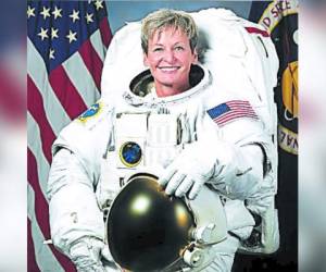 La astronauta de la NASA, Peggy Whitson, ampliará su misión con tres meses adicionales.