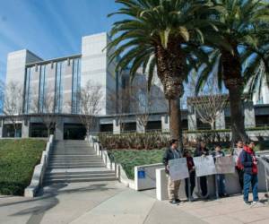 Actualmente, existen nueve centros de detención de inmigrantes en California. Foto: AP/Jeff Gritchen.