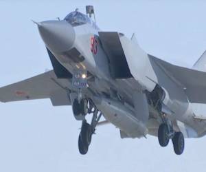 El misil de alta precisión Kinzhal (Puñal) fue lanzado desde un avión supersónico MiG-31 que despegó de un aeródromo del Distrito militar sur de Rusia, indicó el ministerio de Defensa.
